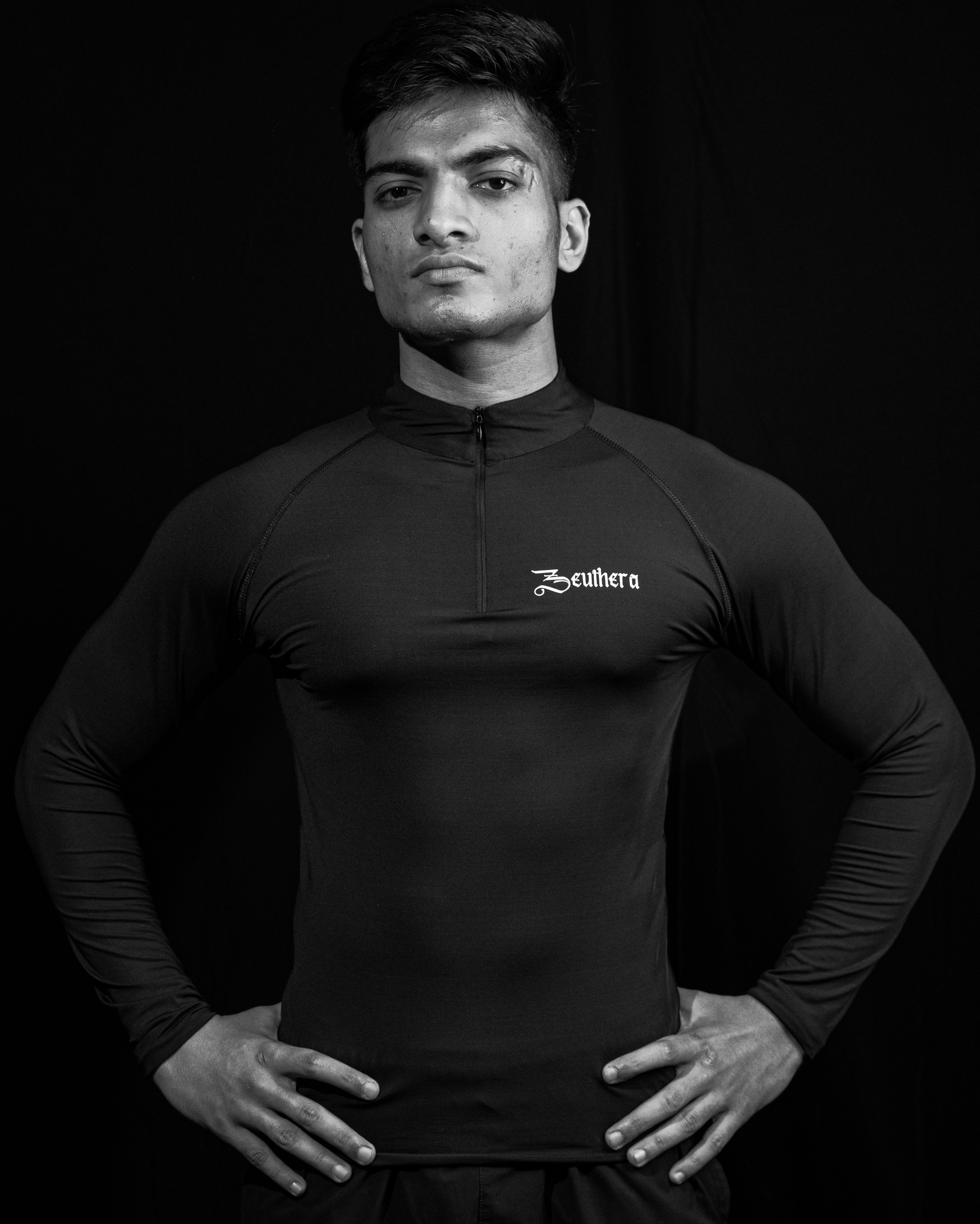 ZEUTHERA PREMIUM COMPRESSION PULLOVER